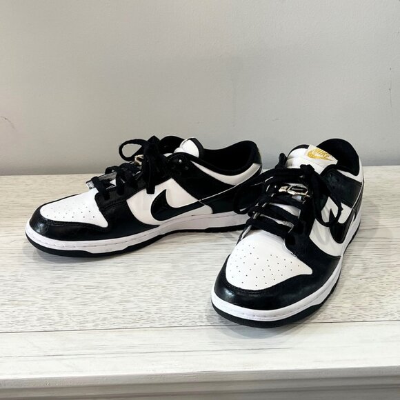 NIKE Panda Dunks World Champs Black & White Gold Plate SE Retro 9.5 - Picture 1 of 15